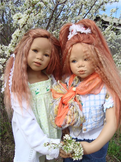 Как хорошо. Новенький костюмчик и сапожки