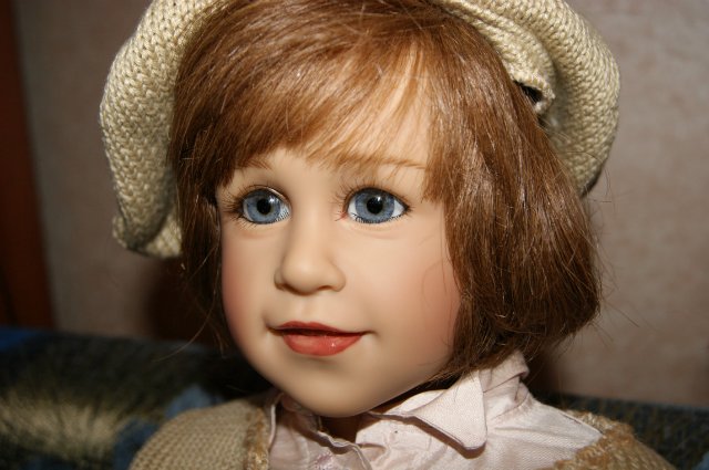 Кто стучится в дверь ко мне с толстой сумкой на ремне