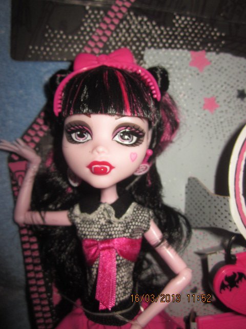 К нам в коробке....приехали "монстры". Куклы Monster High