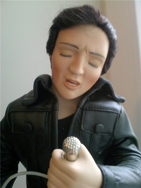 Король рок-н-ролла Элвис Пресли – воплощение в куклах