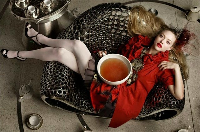 Глубока ли кроличья нора или Хэллоуин в Зазеркалье