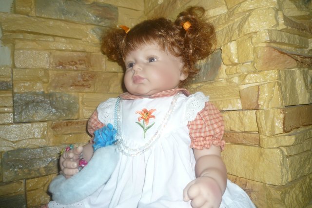 Девочка из цветочной коллекции Золотая лилия Lee Middleton