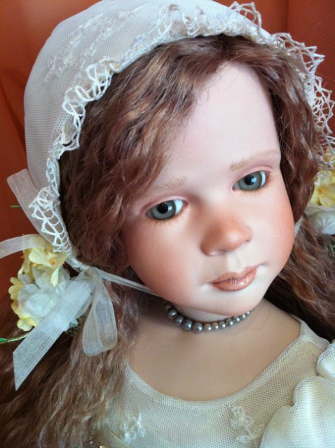 … была в том милом возрасте, когда девочка уже не ребенок, а ребенок еще не девушка. Лилу (Lilou) от автора Рут Треффайзен