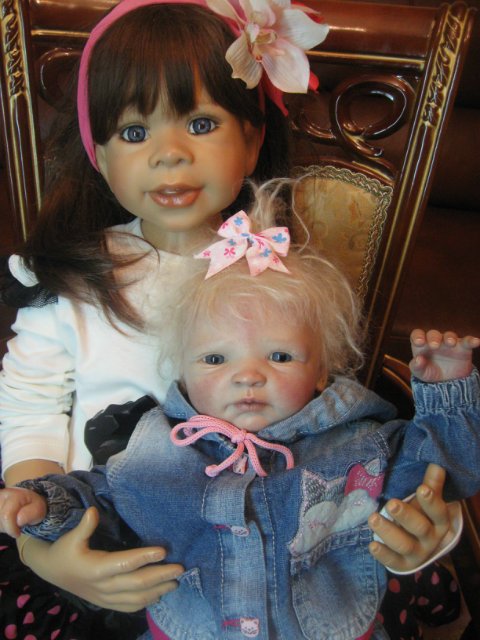 Мои малышки и их красивые няньки