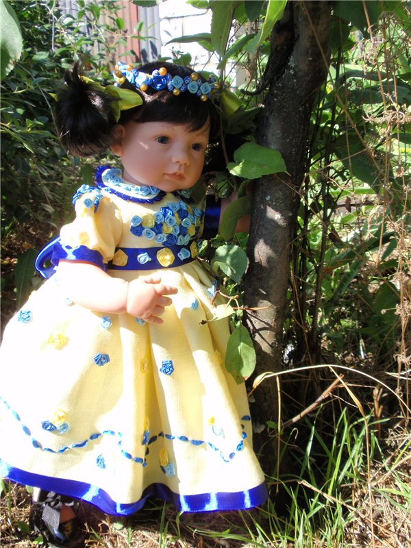 Солнечная цветочница Анюта. Эксперименты с переодеванием могут быть нескончаемы