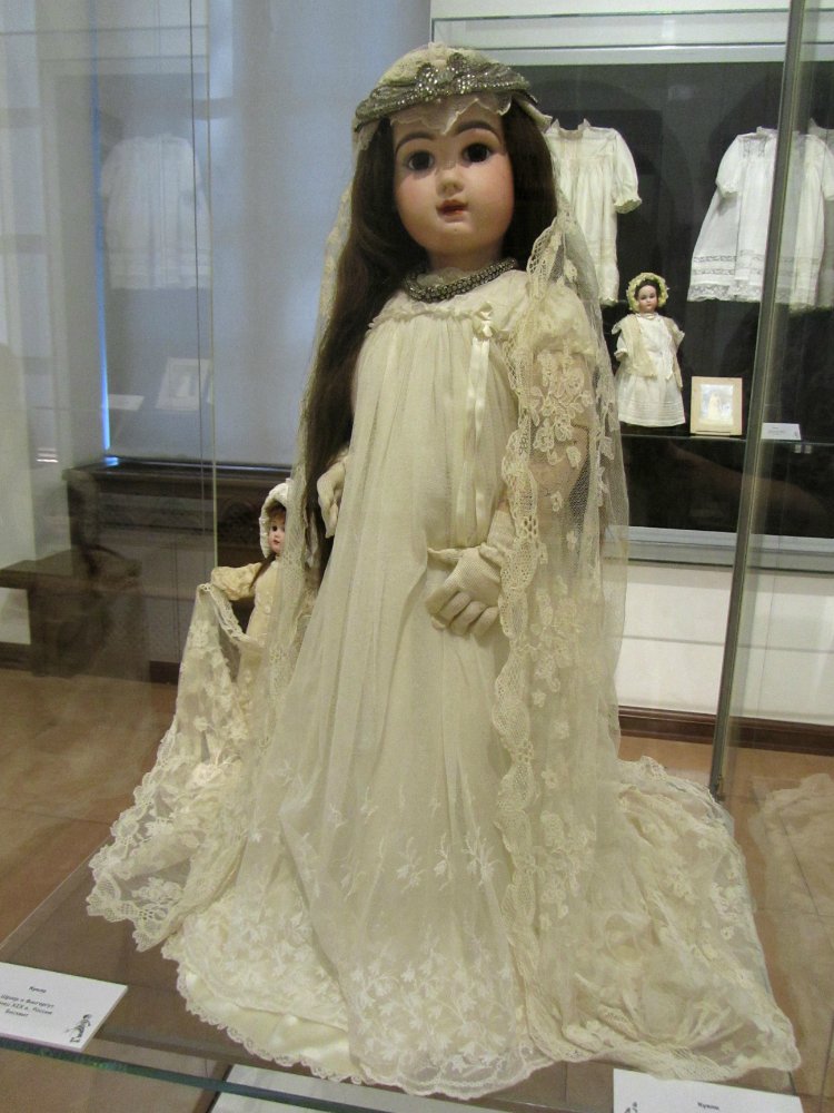 «Мода по-взрослому. Истории из кукольного гардероба» - выставка в Музее-заповеднике «Царицыно» - продолжение - 3-ий зал.