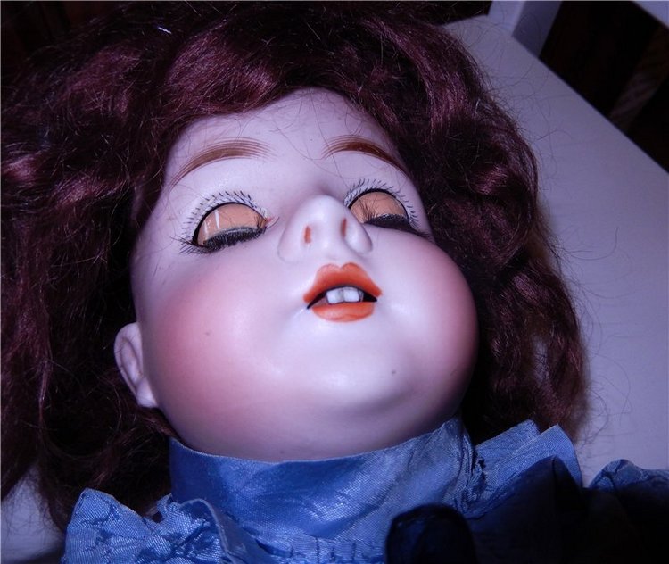 "Королева, ах, королева!" или Подскажите, знатоки антикварок, что в ней королевского