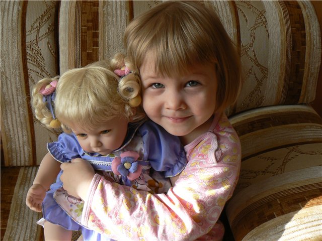 Мои куколки выиграли билет на "Междунароный салон кукол" (фото 2)