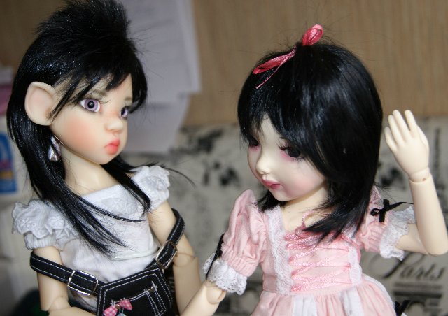 Lotus Kim Lasher и Miki Kaye Wiggs - теплая встреча двух сестриц