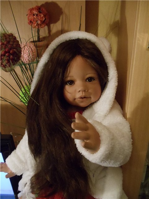 Любите ли Вы Клубничку так, как люблю ее я???? Фарфоровая кукла от Моники Левениг (фото 4)