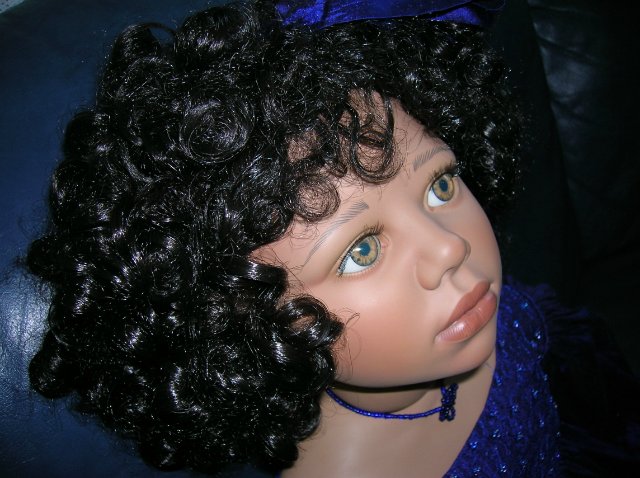 Очень синий топик или Королевский сапфир. Коллекционная фарфоровая кукла Наоми (Naomi) от Кристин Оранж