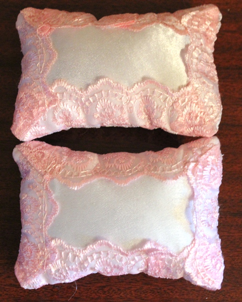 Двуспальная кровать для кукол