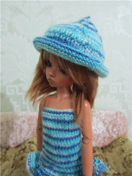 Маленькая девочка ищет своё солнышко (фото 3)