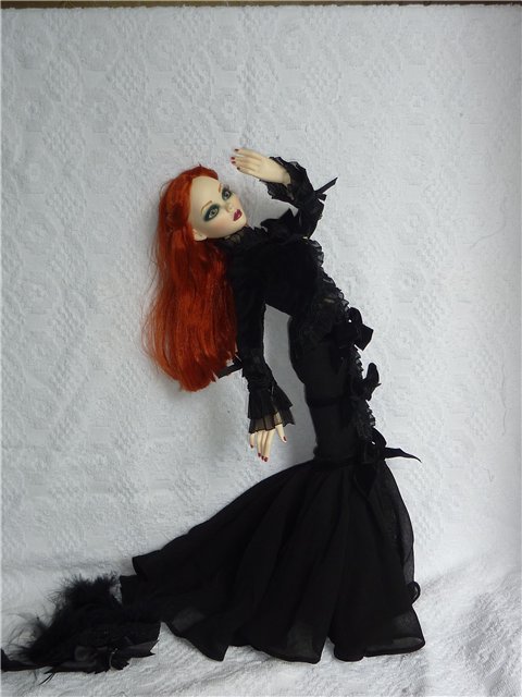 Прекрасная Евангелина Ужасная (Evangeline Ghastly) от Роберта Тоннера (Robert Tonner)