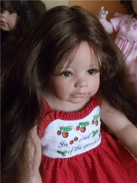 Любите ли Вы Клубничку так, как люблю ее я???? Фарфоровая кукла от Моники Левениг