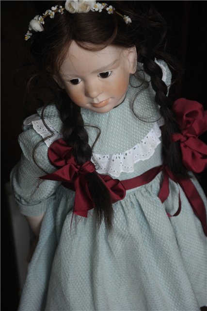 Альберта (Alberta) - фарфоровая красавица из коллекции Signature от Ruth Treffeisen, 1996 г (фото 5)