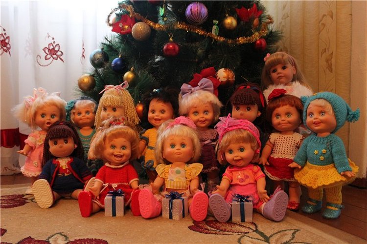 Наряжаем елку. Первое совместное фото под елкой | Бэйбики Наряжаем елку. Первое совместное фото под елкой