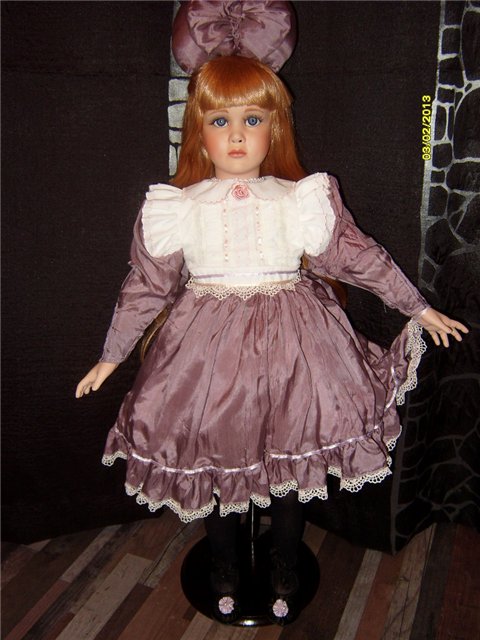 Серьёзная Алисса ,коллекционная ,фарфоровая кукла от Памелы Филлипс (для Seymour Mann) (фото 4)