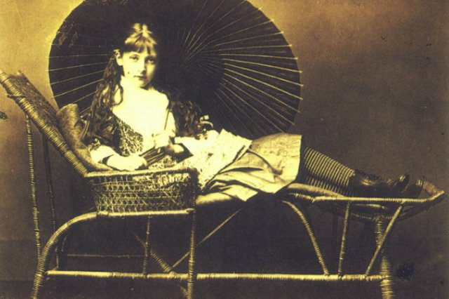 Кто Вы, мистер Кэррол или Каждый пишет, как он дышит. Фотоработы сказочника и математика | Бэйбики Кто Вы, мистер Кэррол или Каждый пишет, как он дышит. Фотоработы сказочника и математика (фото 4)