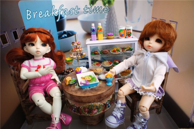 Breakfast time, или, Едят ли куклы бжд?