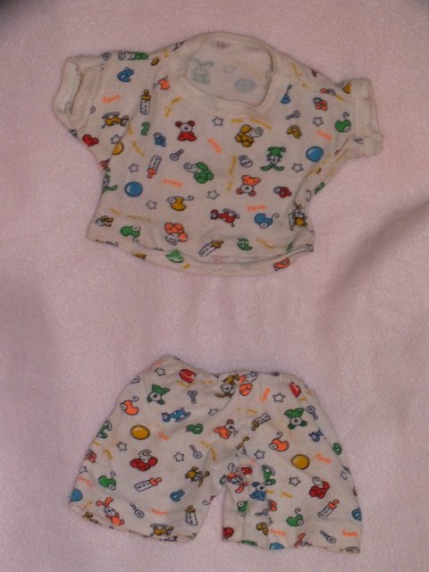 Простой мастер класс одежды для куклы (фото 2)