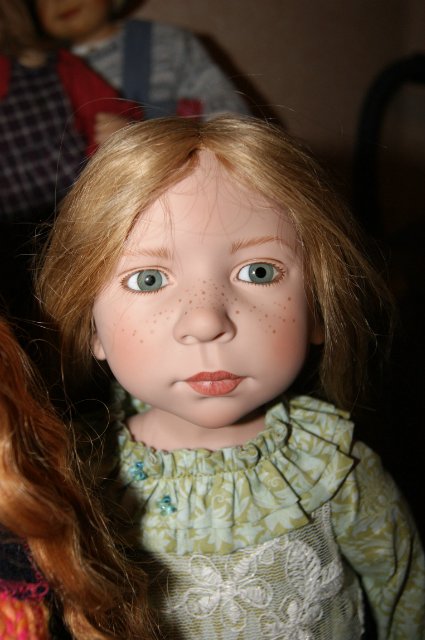 Кто стучится в дверь ко мне с толстой сумкой на ремне