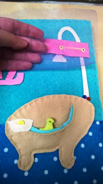 Кукла под подушкой, мамина любовь и кукольный домик-книжка для куклы из фетра | Бэйбики Кукла под подушкой, мамина любовь и кукольный домик-книжка для куклы из фетра