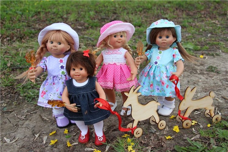 Весёлая семейка на прогулке