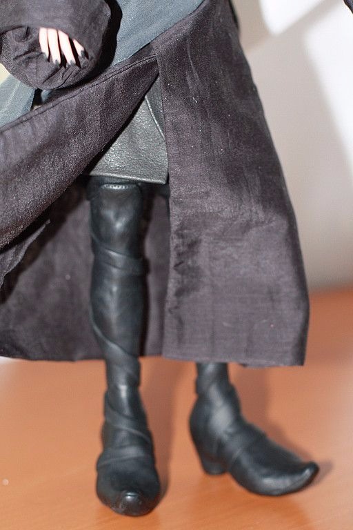 Гробовщик - герой аниме "Kuroshitsuji" ("Тёмный Дворецкий") и кукла