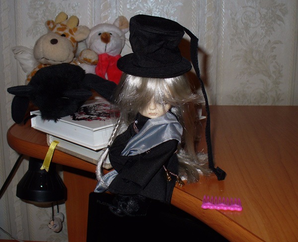 Гробовщик - герой аниме "Kuroshitsuji" ("Тёмный Дворецкий") и кукла