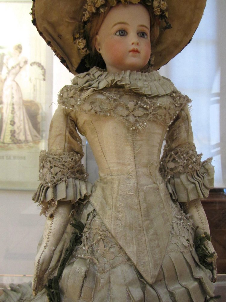 «Мода по-взрослому. Истории из кукольного гардероба» - выставка в Музее-заповеднике «Царицыно» - продолжение - 6-ой зал.