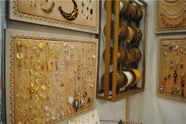 Выставка на Тишинке "Атмосфера творчества". Октябрь 2014. Бусинка к бусинке - получаются бусики! Кружево для антикварных