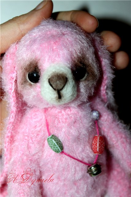 Зайка Надюша - игрушка вязанная крючком (фото 2)