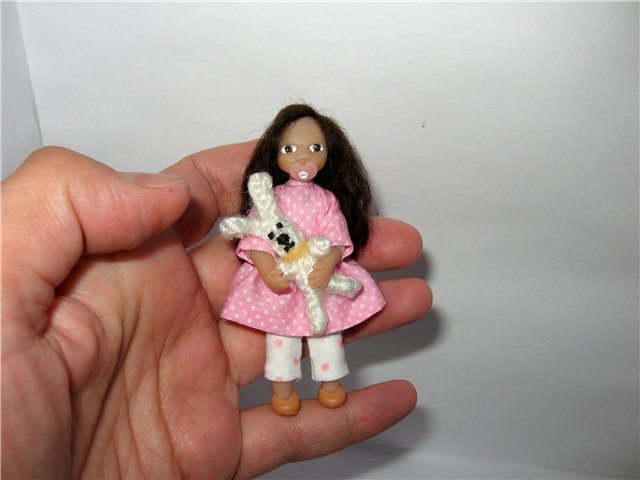 Малышка с зайчиком. Мини кукла (фото 10)