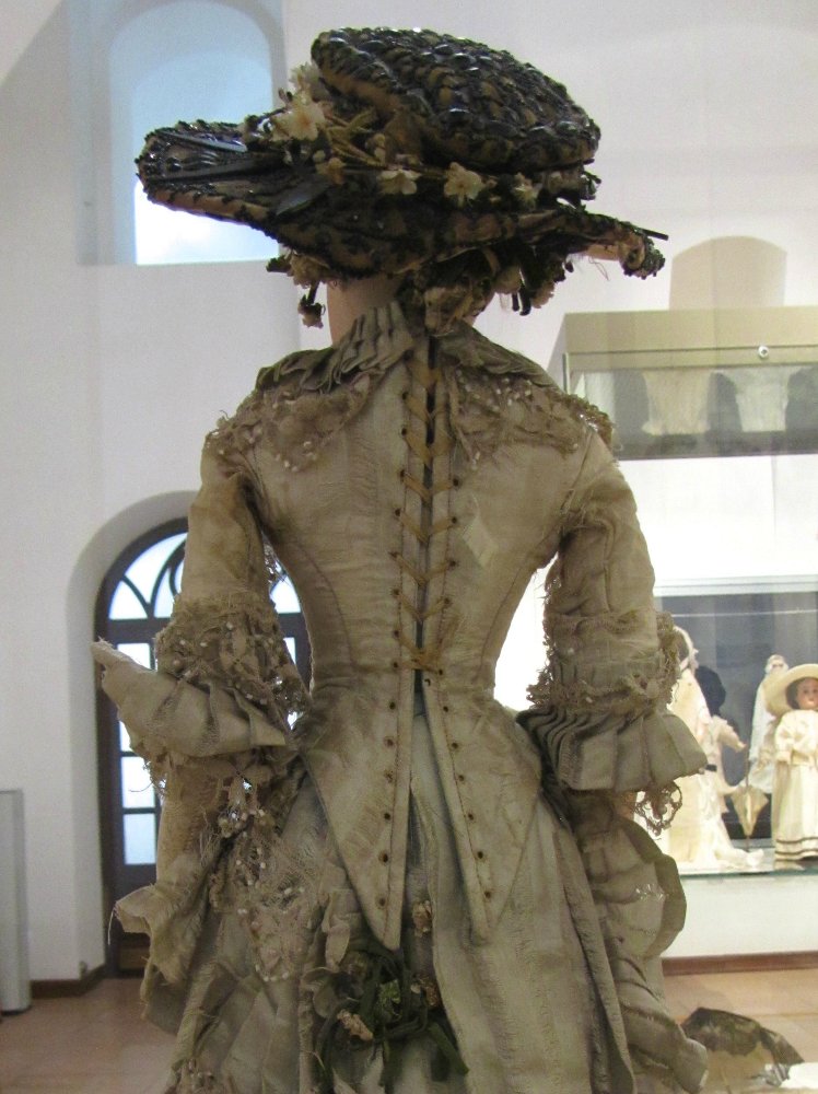 «Мода по-взрослому. Истории из кукольного гардероба» - выставка в Музее-заповеднике «Царицыно» - продолжение - 6-ой зал.