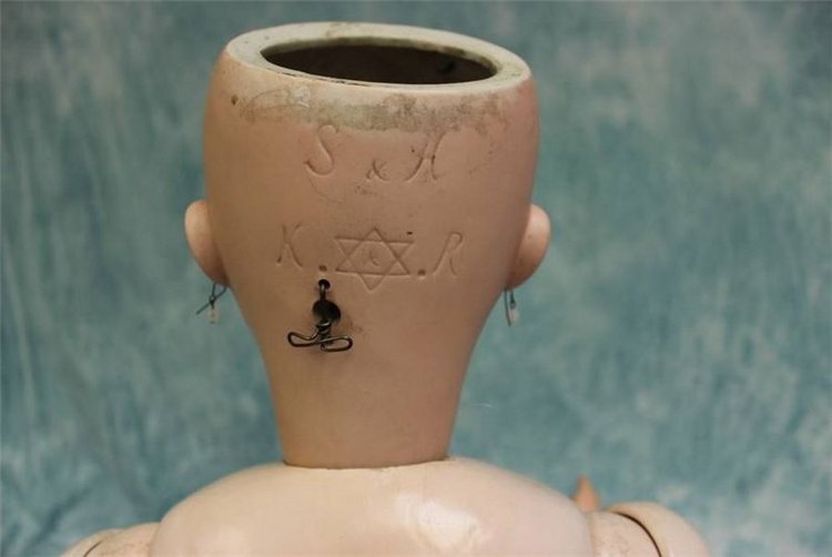 Я в своей жизни никогда не видела столько антикварных кукол. Фото