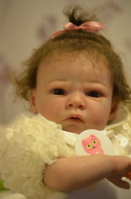 Кукла реборн Сабрина - маленький серьезный человечек (фото 4)