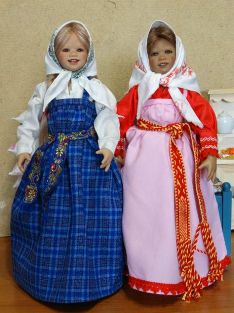 Любимые малышки-химочки в уральских костюмах