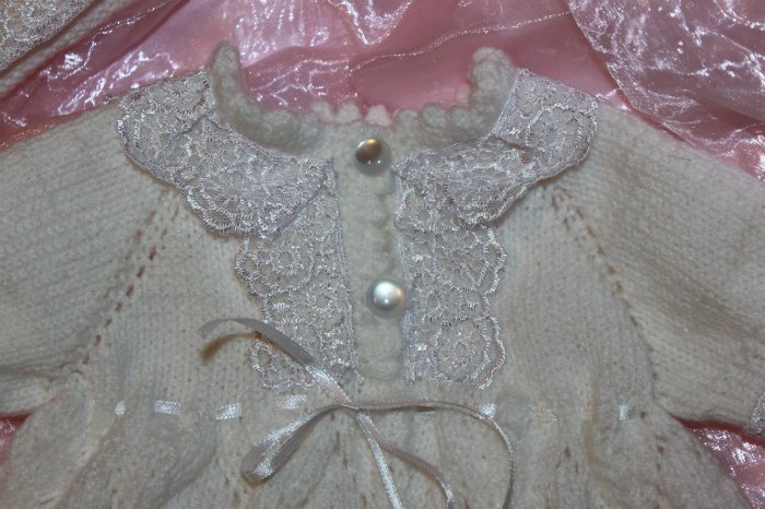 Вязаный комплект для маленькой куколки-принцессы (фото 7)