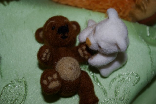 Родились у меня медвежата. Авторские игрушки сухим валянием