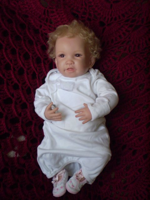 Беляночка Оливия от Ashton Drake