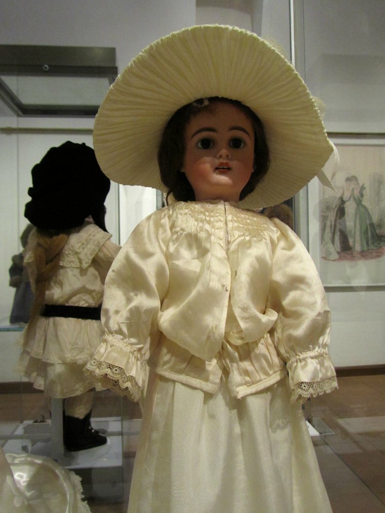 «Мода по-взрослому. Истории из кукольного гардероба» - выставка в Музее-заповеднике «Царицыно» - продолжение - 6-ой зал.