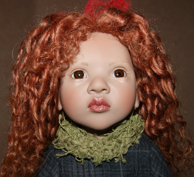 Кто стучится в дверь ко мне с толстой сумкой на ремне