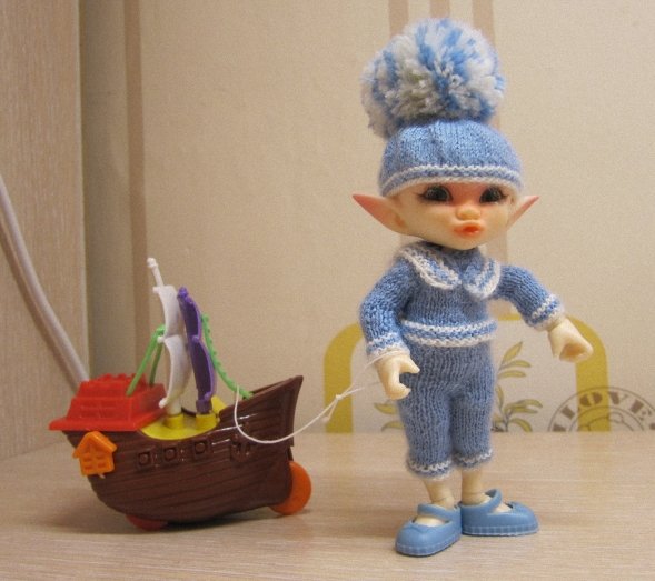 Матросская шапка, веревка в руке (фото 7)