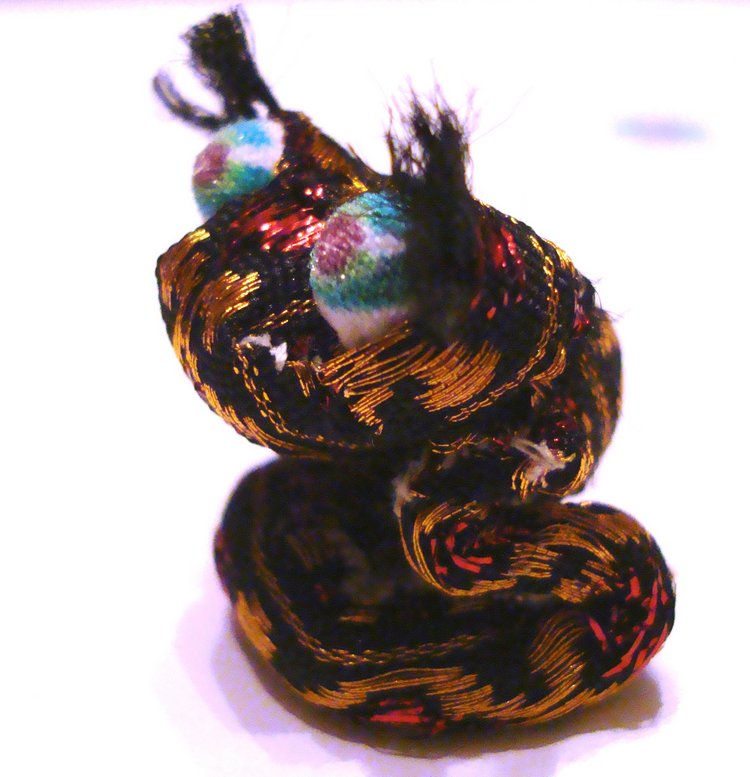 Игрушка-змеюшка на кукольную елку (фото 9)