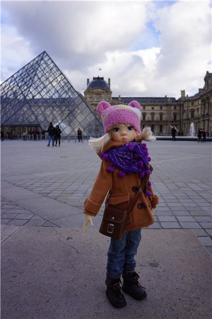 Три года не хватило, или, Лече (Miki, Kaye Wiggs) в Лувре