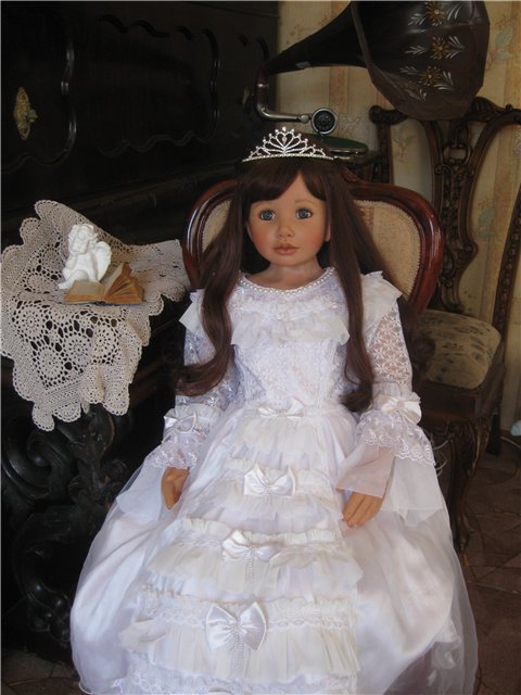 Комиссионка + ненужная занавеска + 5 метров кружева. Нарядное платье для куклы (фото 4)