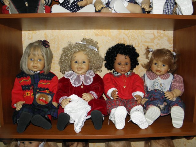 Как разместить свою коллекцию кукол?