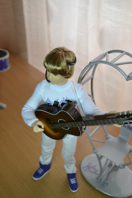 Приглашаю на концерт Джастина Бибера (шарнирная кукла Jastin Bieber) | Бэйбики Приглашаю на концерт Джастина Бибера (шарнирная кукла Jastin Bieber)