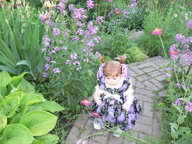 Как мы с Тиффани гуляли у мамы. Lee Middleton doll